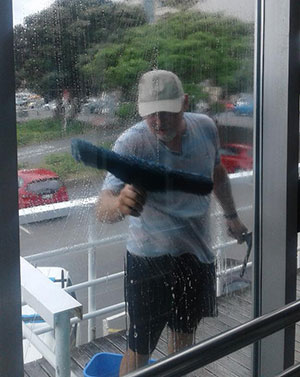 Window Cleaner using a t-bar washer